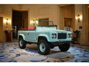 Oshe Automotive unveils classically re-imagined Land Rover Adventure at Royal Automobile Club