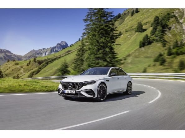 Performance and efficiency in a new combination: the Mercedes-AMG E 53 HYBRID 4MATIC+