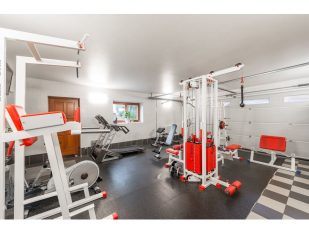 Maximizing Strength Training with a Versatile Smith Machine