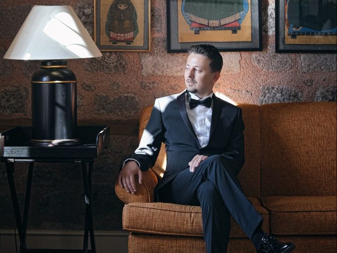 A Gentleman's Guide to a Sophisticated Look: Mastering Tuxedo Selection and Style