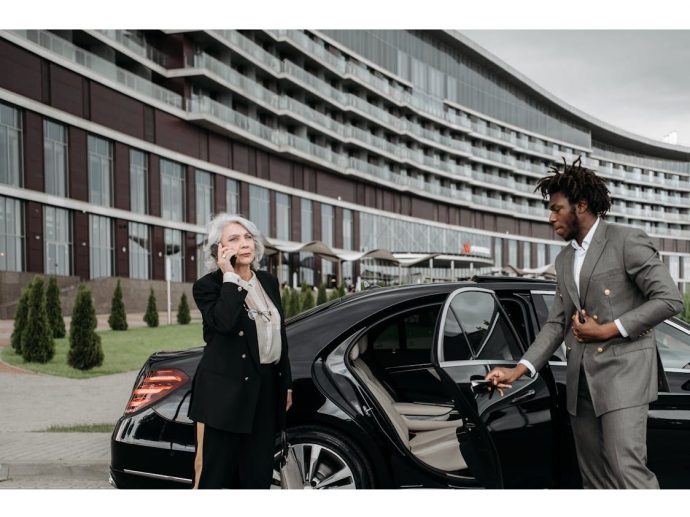 Luxury on the Move: Exploring the World in Style and Comfort with a Chauffeur