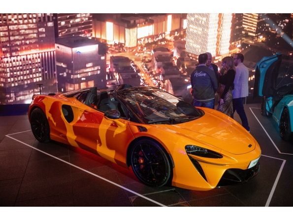 New McLaren Artura Spider debuts in UK at star-studded London event