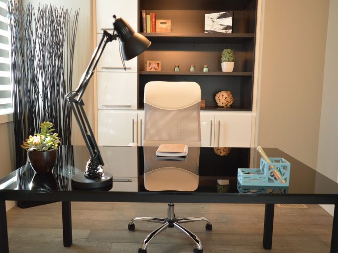 How to Choose the Perfect Desk for Your Home Office