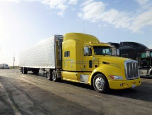 5 Best Reasons to Hire a Trailer Truck