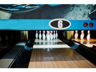 Personalize Your Game: The Importance of Unique Bowling Attire