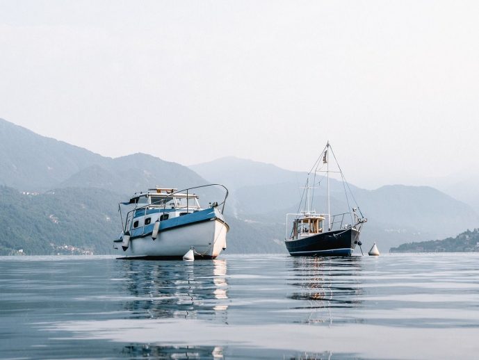 Take a boat tour to discover the secrets of the Blue Cave