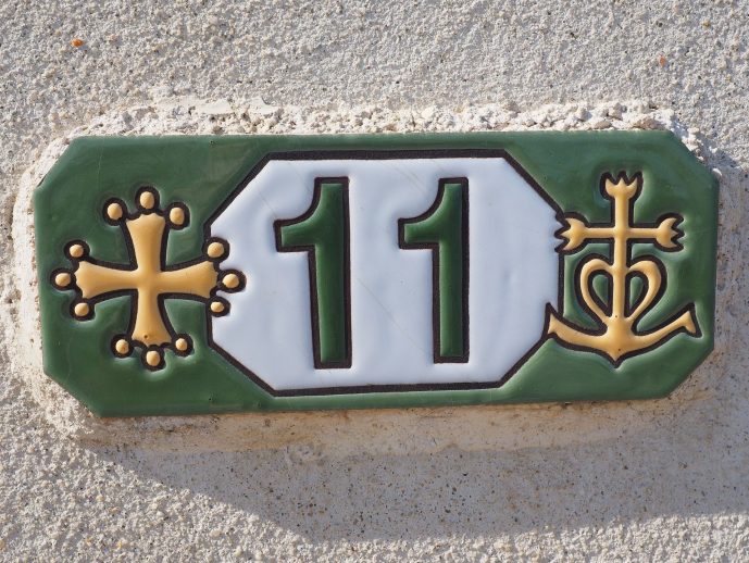 The Art of Address Plaques: Adding Distinguished Charm to Your Home’s Exterior