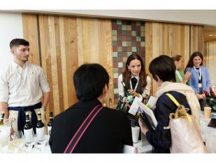 22 Wineries are presenting their high-quality products in Japan