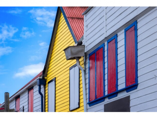 What Color Siding Makes a House Look Bigger in Ottawa?