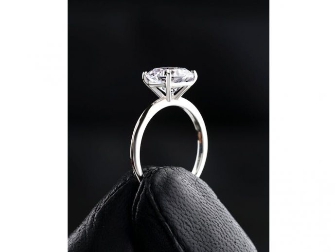 How to Clean a Solitaire Diamond Ring