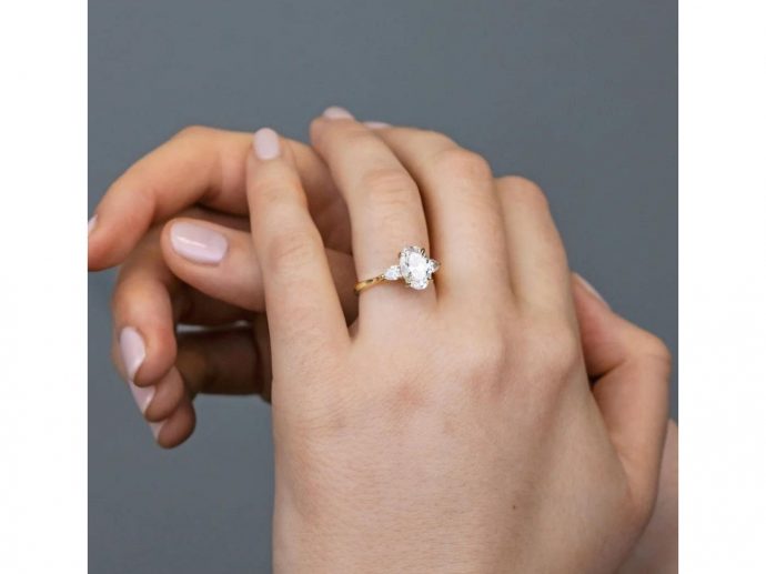 Pear-Shaped Engagement Rings: A Unique Blend of Elegance and Distinction