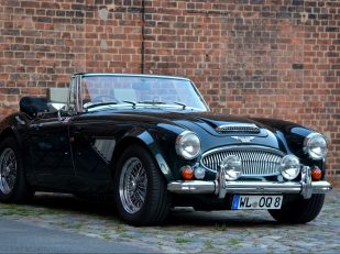 From Garage to Gallery: Transforming Classic Cars into Investment Art