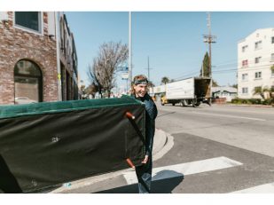What to Look for When Buying a Prime Mover Truck from a Dealer