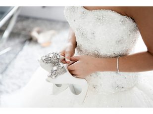 How to Choose a Wedding Dress That Flatters Your Shape