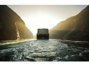 Luxury Bookings Drive Strong Trading Following Cunard's 2027 Programme Launch