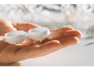 Summer Contact Lens Tips: How to Keep Your Eyes Comfortable in the Heat