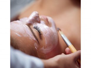 Peptides Are the New Gold: The Rise of Biotech Luxury Skincare