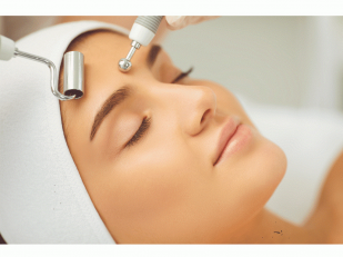 Glowing Skin in 30 Minutes: The Quick Beauty Boost from Microcurrent