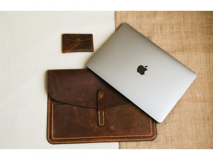 Why a Leather Laptop Messenger Bag Is the Perfect Hybrid