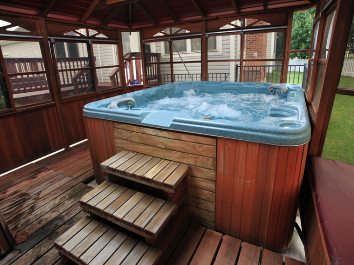 5 Reasons Hot Tubs Add A Luxury Feel In Your Home