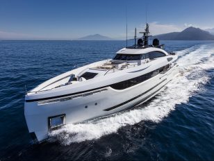 Columbus Yachts 40M Sport Hybrid M/Y Divine at MYS2016