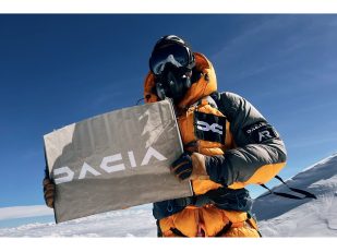Peaky Blinder! Dacia Adventure Community member, Akke Rahman, conquers Manaslu in just 9 days