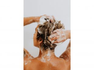 Natural Blueberries for Sensitive Scalp: The Calming Shampoo Science