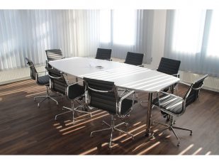 Selecting the Best Commercial Work Tables for Peak Efficiency