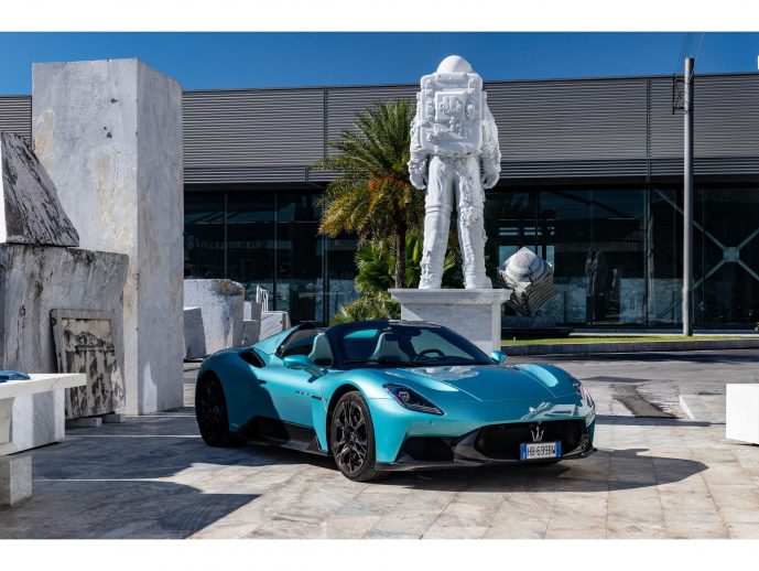 Maserati MCPURA brings the pure essence of Italian performance on the roads of Versilia