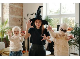 How To Choose Safe and Comfy Halloween Outfits for Kids