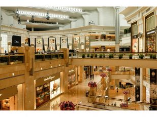 Luxury shopping and more: Passeig de Gr&agrave;cia in Barcelona