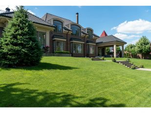 How Ultra-Luxury Properties Keep Pests at Bay Without Compromising Style