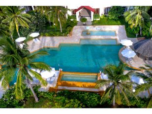 What Luxury Pool Design Feels Like, Not Just How It Looks